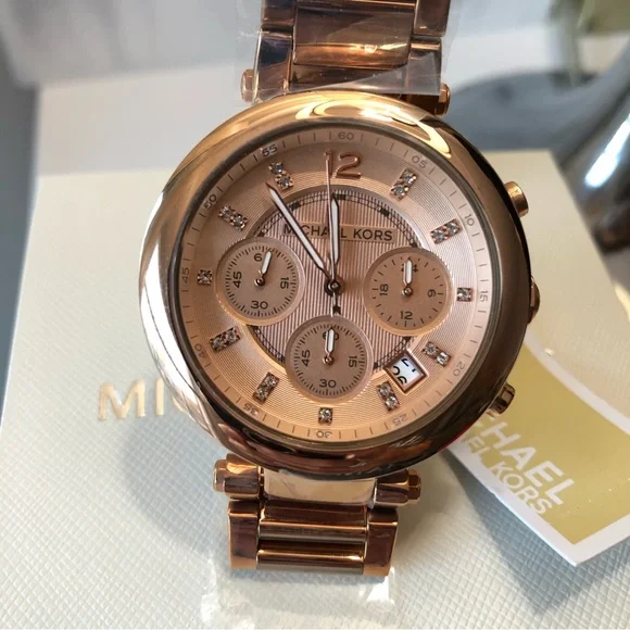 🤩💓Michael Kors women’s watch with crystal decor in rose gold finish - Picture 2 of 10